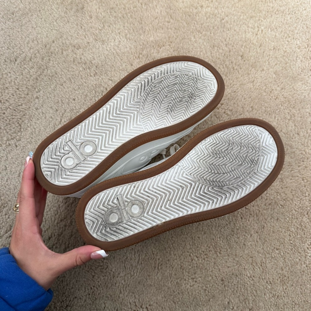 ALO Yoga Women's White Leather Low-Top Sneakers with Brown Outsole - Picture 11 of 11